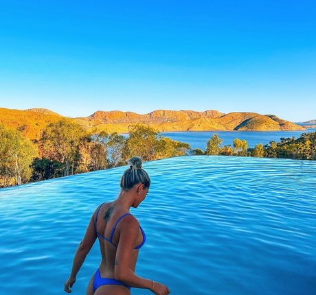 Molly Dixon model erotic photos