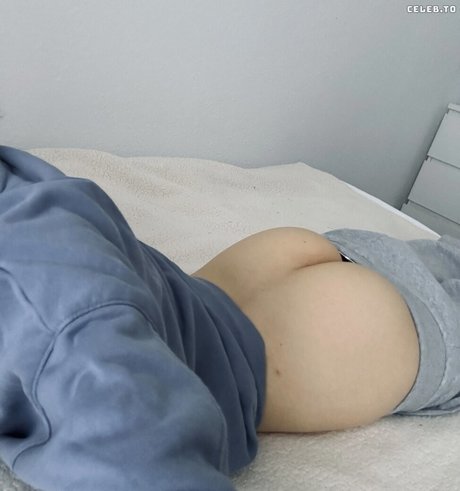 Linneasky nude actress photos