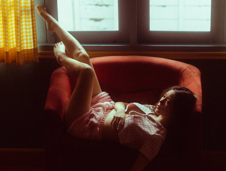 Nardear Montgod nude actress img