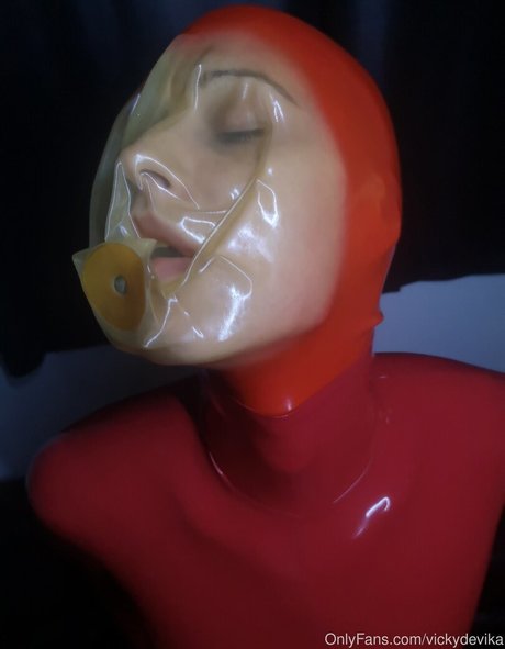 Vicky Devika star top img