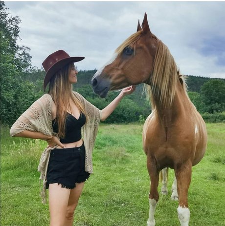 Ewenae star art picture