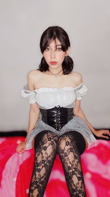 Lily waifu nude model gallery