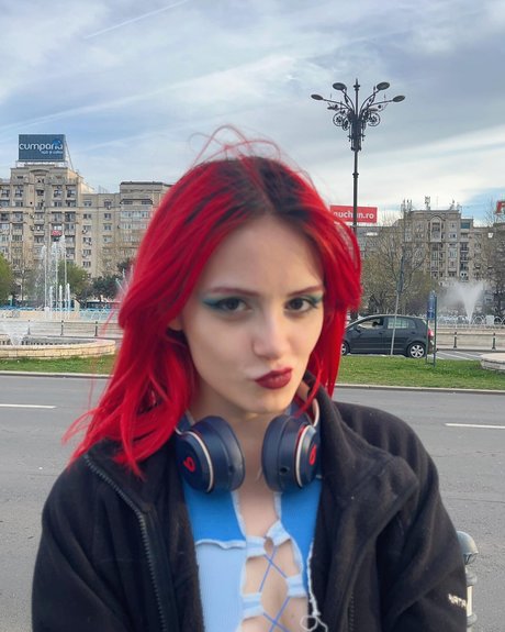 Doga Lamper_ art model image