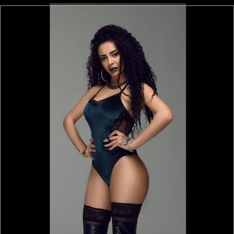 Melek Oezcagan pornstar photos