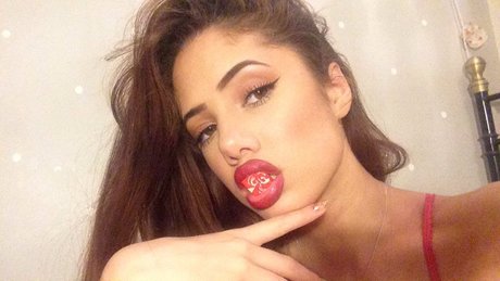 Saoirse Alicia Behzadi_ star nice image