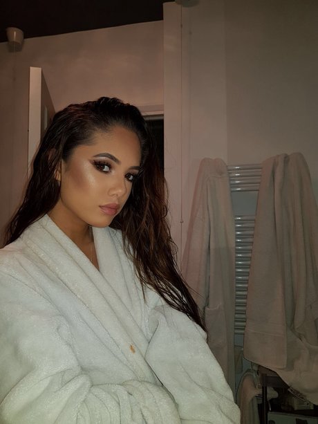 Saoirse Alicia Behzadi_ xxx star images