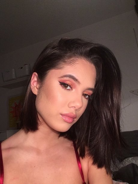 Saoirse Alicia Behzadi_ model adult img