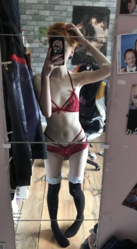 _Bat Brookes_ nice model photo