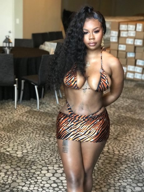 Sukihana_ beautiful model img