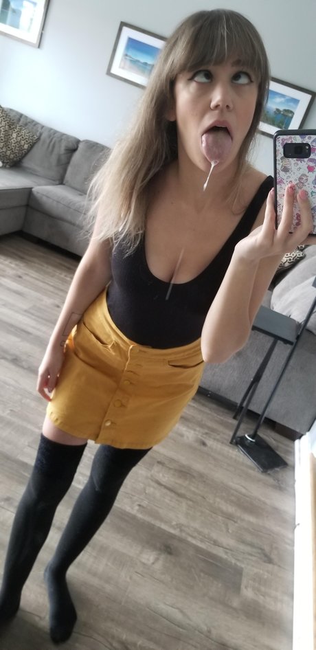 Yanderekamii model naked gallery