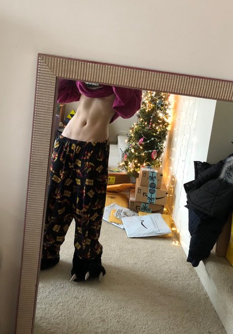 Aara Lee_ adult model img