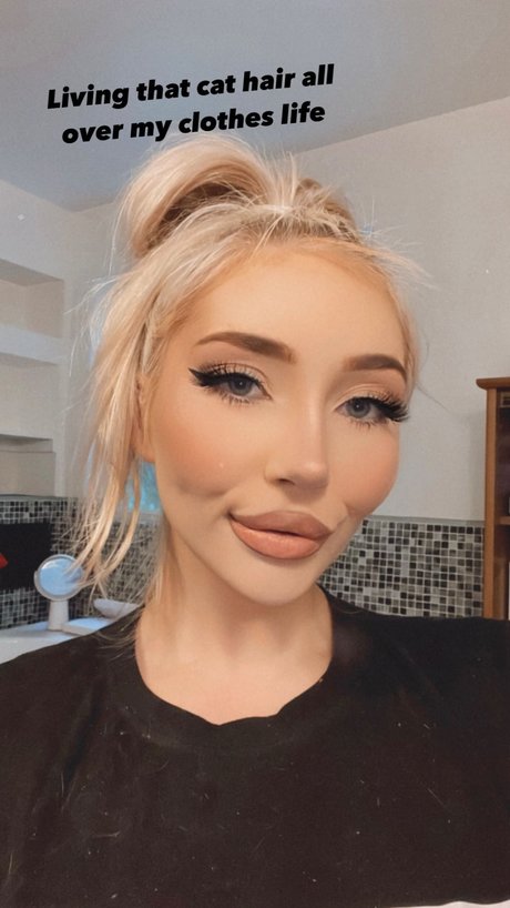 Brooke Michelle model erotic photo