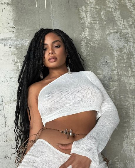 Essence Tatiana porn model pictures