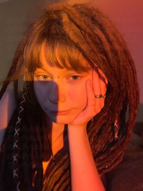 Fluffyfulafel_ sex model image