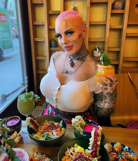 Leoni Baltz_ pornstar naked galleries