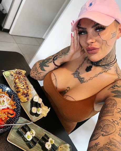 Leoni Baltz_ pornstar high quality pictures