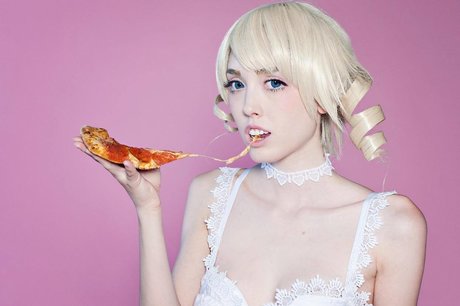 _Zoe Flood sexy star img