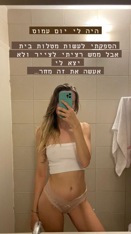 Ella Mooncake pornographic actress archive