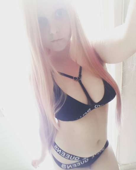 Invaderdd Dee Mente hot model pictures