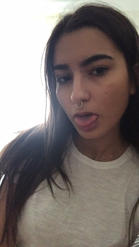 Loser Dyke model hot pic