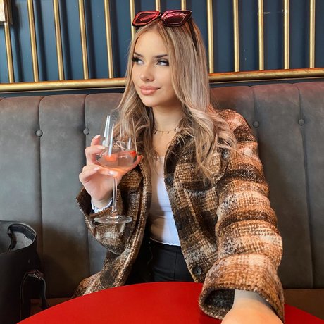 stepdaughter onlyfans xxx pic