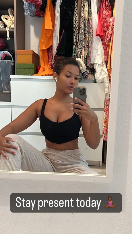 Steph Esther star pretty photo