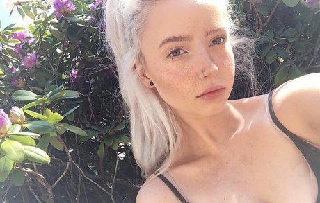 milf strip onlyfans beautiful naked pictures