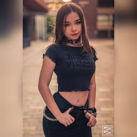 Csillabu hot model images