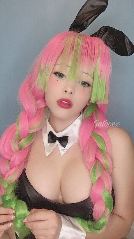 Gato Pez pretty model pic