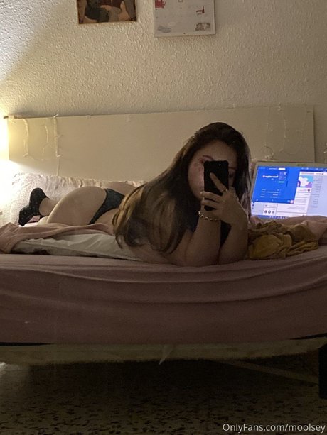 Moolsey nude actress pics