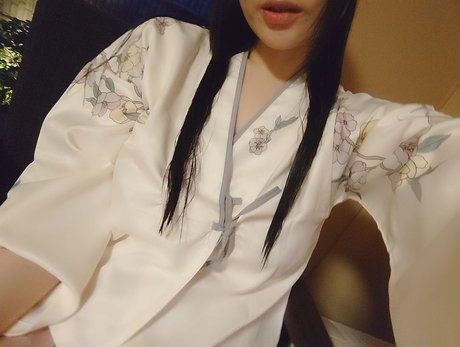 Yui Graph free model pics