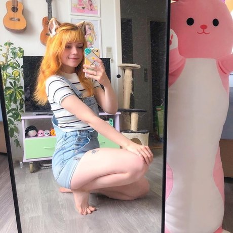 Lilsolle Chickpii model free pictures