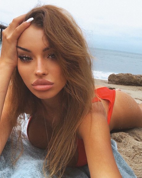 Natasha Garreton naked model pics