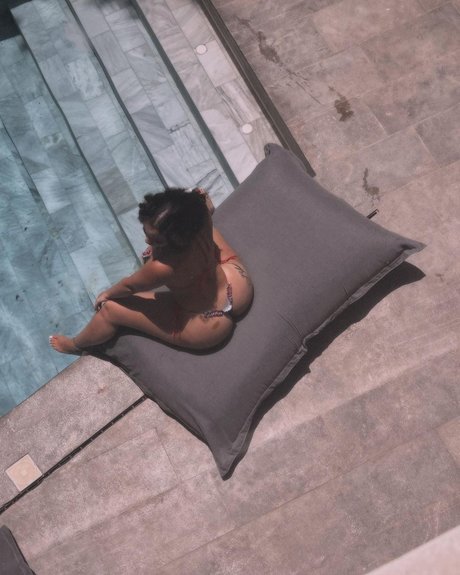 Ash Kash sex model photo