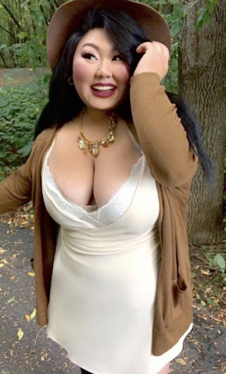 Kendra Vaaj porn star pictures