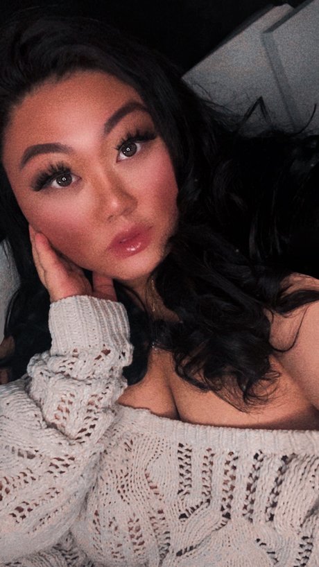 Kendra Vaaj star hot pictures