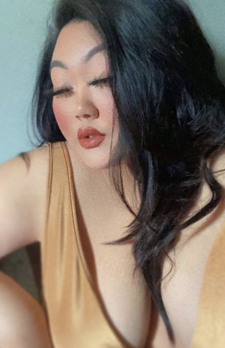 Kendra Vaaj nude pornstar pics