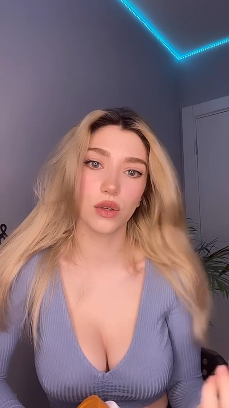 _Kardelen Oeztas hd star images