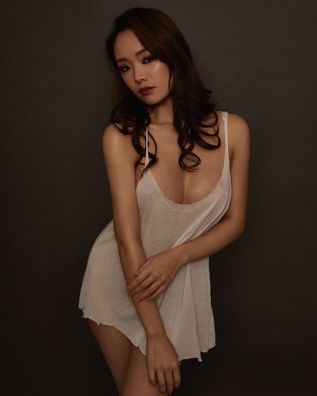 Queenie Lam hd model pics