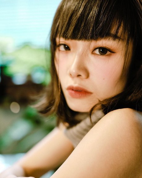 Queenie Lam model sexy pictures