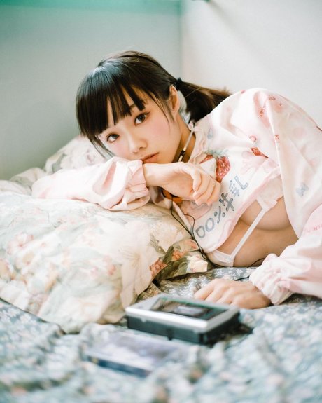 Queenie Lam xxx model images