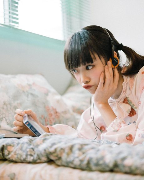 Queenie Lam beautiful star pictures