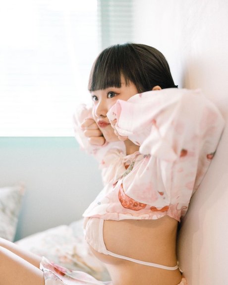 Queenie Lam star hd img