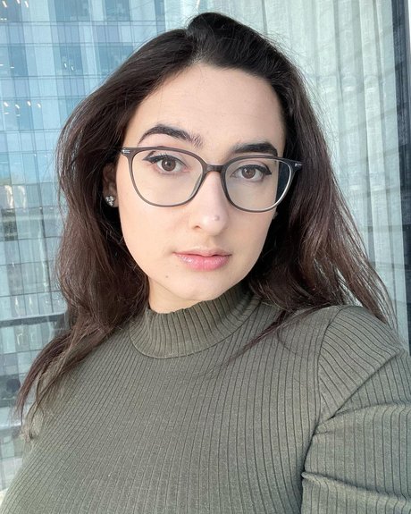 Queen Julia erotic pornstar photos