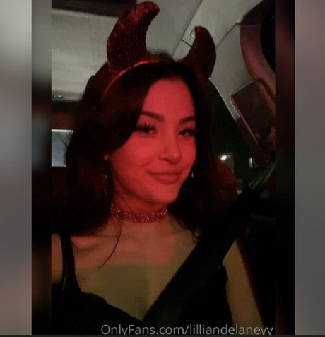 Lillian Delaney model naked pic