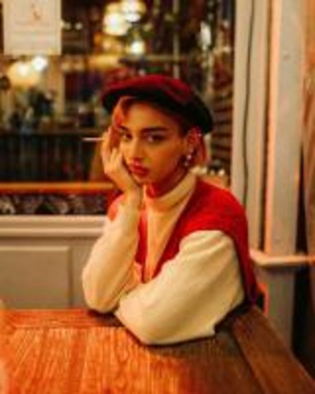 Roxane Eylaud_ porn model pics