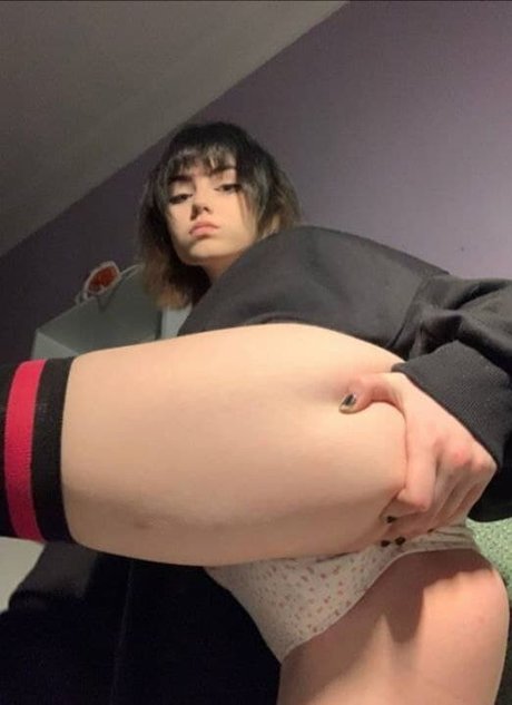 Sqwrtick_ model naked photo