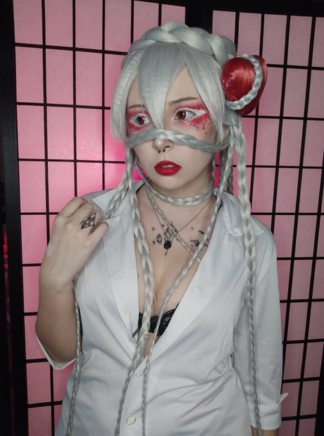 _Christine Usi naked model pics