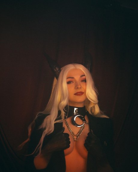 Dear Iris nude star pic