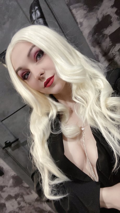 Dear Iris top model picture